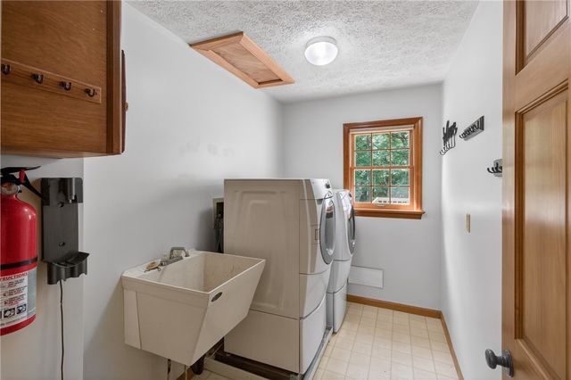 313 Blue Run Rd, Indiana Twp, PA 15024