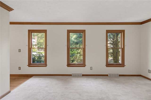 313 Blue Run Rd, Indiana Twp, PA 15024