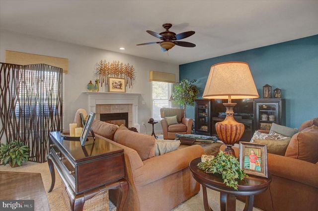 4 BAYBERRY RD, Carlisle, PA 17013