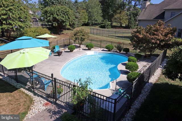 4 BAYBERRY RD, Carlisle, PA 17013