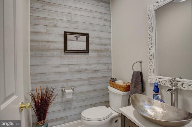 4 BAYBERRY RD, Carlisle, PA 17013