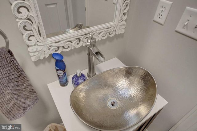 4 BAYBERRY RD, Carlisle, PA 17013