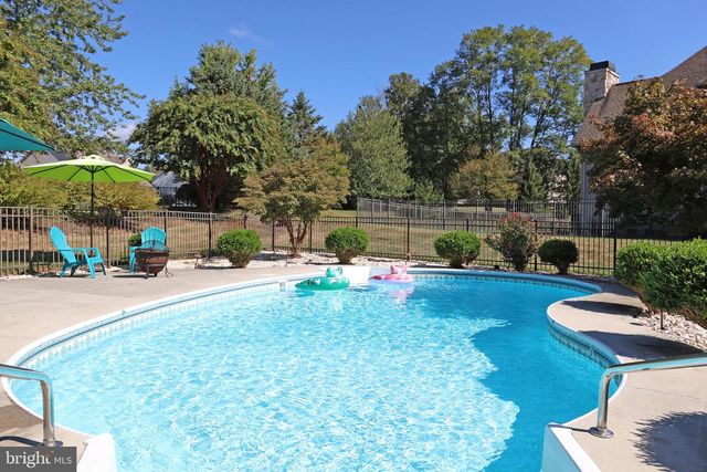 4 BAYBERRY RD, Carlisle, PA 17013