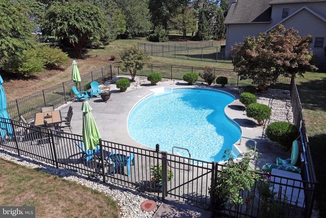 4 BAYBERRY RD, Carlisle, PA 17013