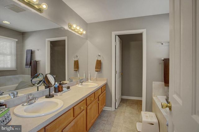 4 BAYBERRY RD, Carlisle, PA 17013