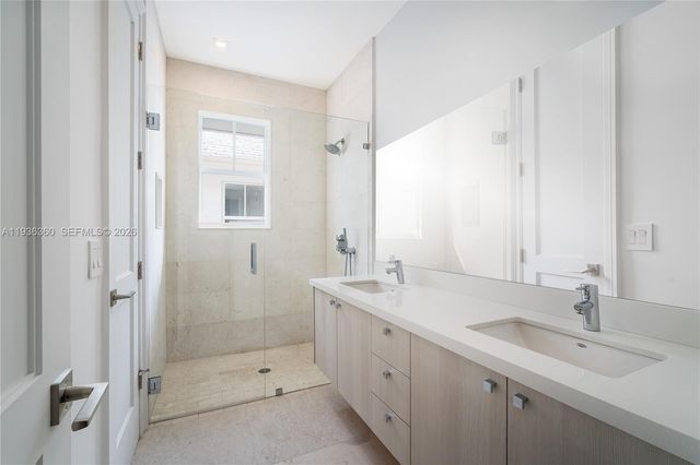 3400 Ponce De Leon Blvd, Coral Gables, FL 33134