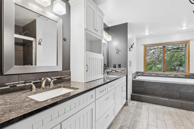 901 NW Campus Ridge Court, Ankeny, IA 50023