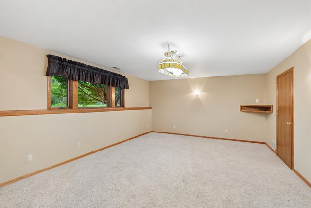 901 NW Campus Ridge Court, Ankeny, IA 50023