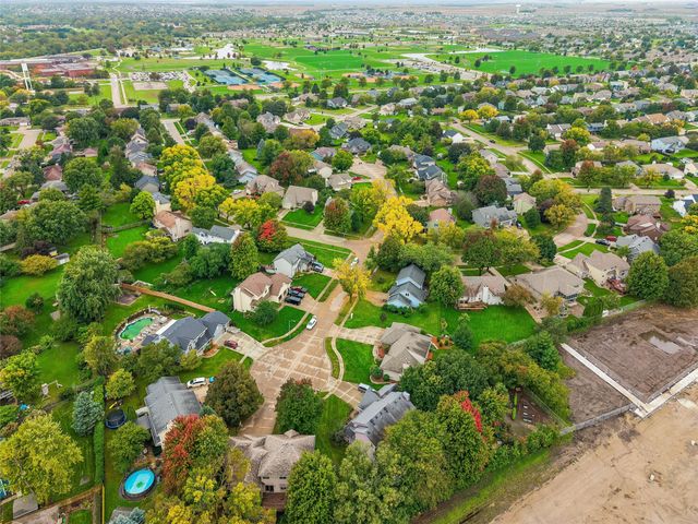 901 NW Campus Ridge Court, Ankeny, IA 50023