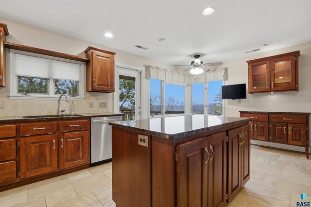 3030 W Donahue Dr Drive, Sioux Falls, SD 57105