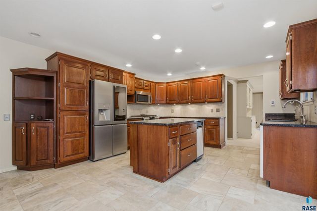 3030 W Donahue Dr Drive, Sioux Falls, SD 57105