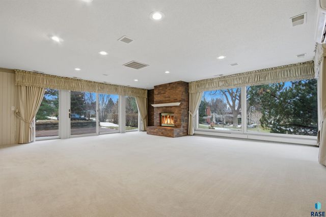 3030 W Donahue Dr Drive, Sioux Falls, SD 57105