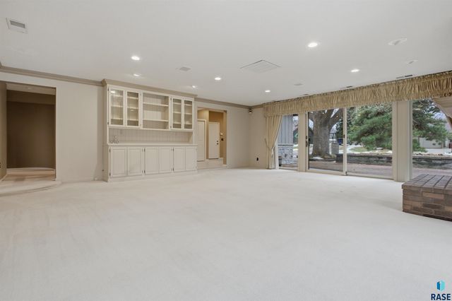 3030 W Donahue Dr Drive, Sioux Falls, SD 57105