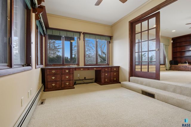 3030 W Donahue Dr Drive, Sioux Falls, SD 57105