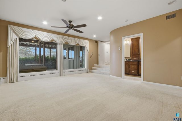 3030 W Donahue Dr Drive, Sioux Falls, SD 57105