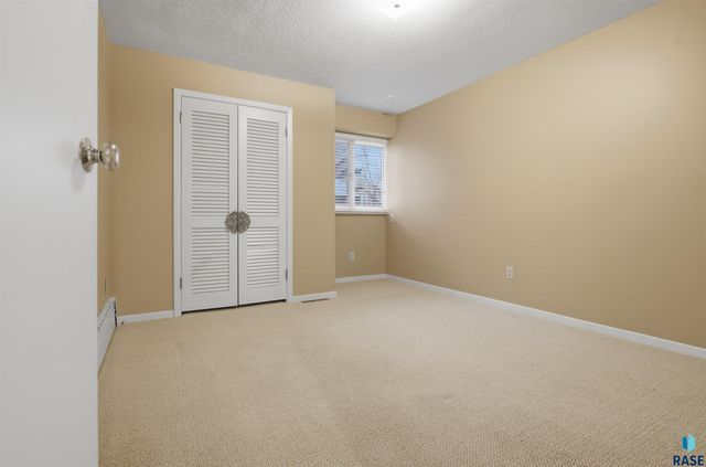 3030 W Donahue Dr Drive, Sioux Falls, SD 57105