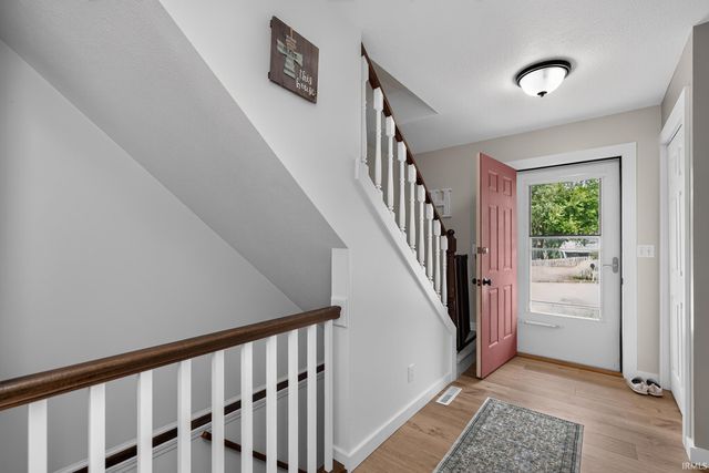 25726 Hunt Trail, South Bend, IN 46628