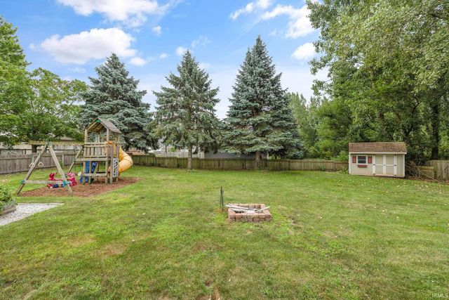 25726 Hunt Trail, South Bend, IN 46628
