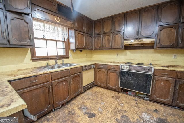 110 Canterbury Lane, Fayetteville, GA 30215