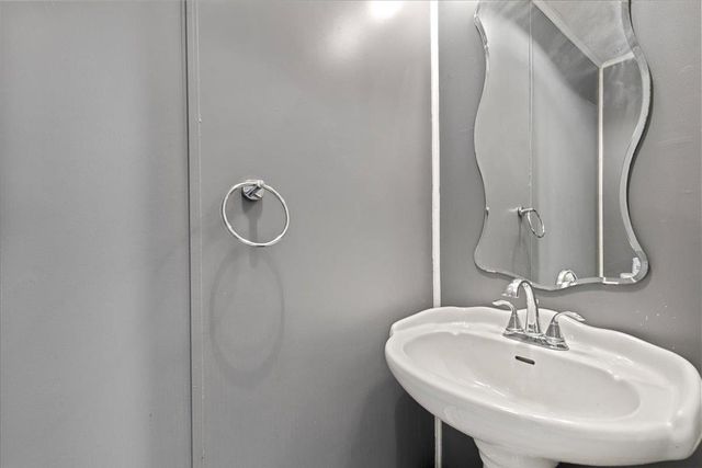 145 Angelia DR, Cedar Creek, TX 78612