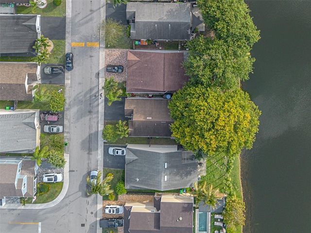 205 SW 159th Way, Sunrise, FL 33326