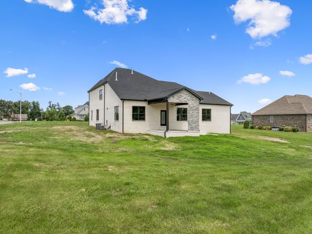 16 Blairmont Ct, Winchester, TN 37398