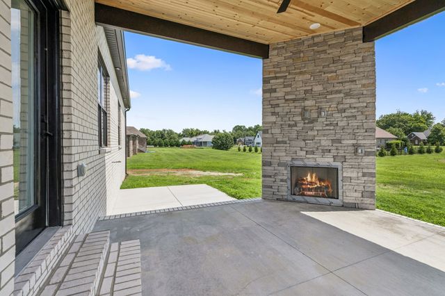 16 Blairmont Ct, Winchester, TN 37398