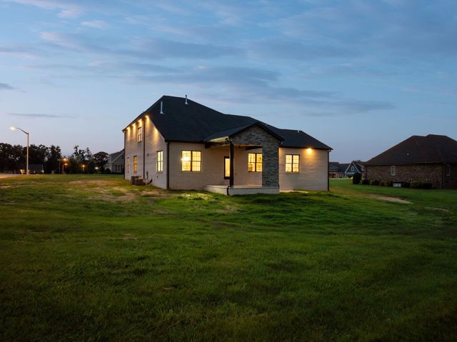 16 Blairmont Ct, Winchester, TN 37398