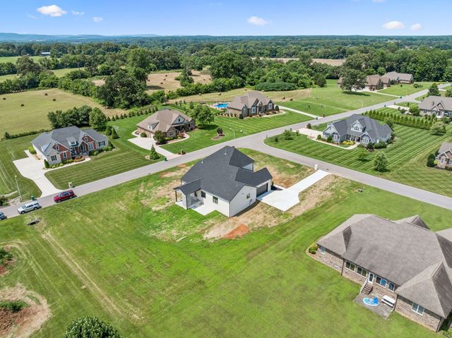 16 Blairmont Ct, Winchester, TN 37398