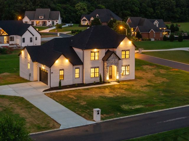 16 Blairmont Ct, Winchester, TN 37398