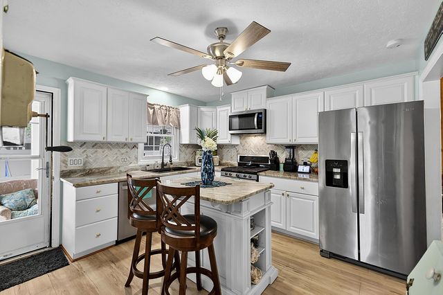 515 7th Ave. S, Surfside Beach, SC 29575