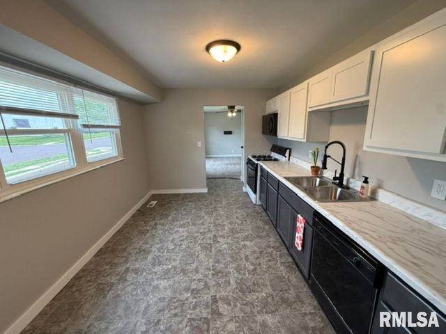 307 CAMELOT Drive, Washington, IL 61571