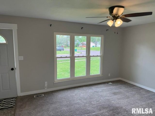 307 CAMELOT Drive, Washington, IL 61571