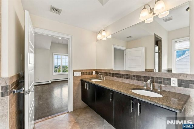 125 Edsall Boulevard B, Palisades Park, NJ 07650