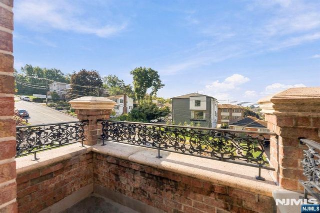 125 Edsall Boulevard B, Palisades Park, NJ 07650