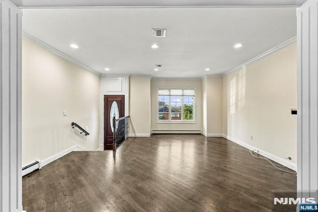 125 Edsall Boulevard B, Palisades Park, NJ 07650