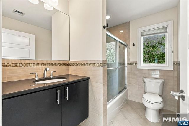 125 Edsall Boulevard B, Palisades Park, NJ 07650