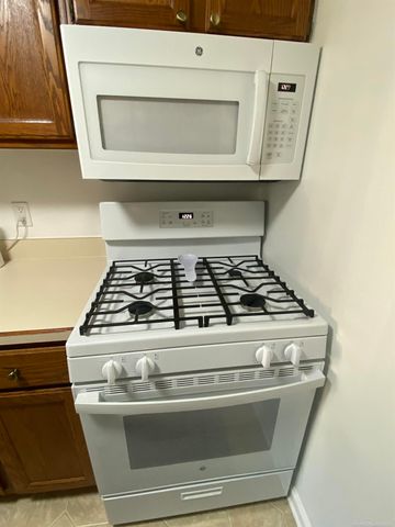 17436 Utica Oaks Lane, Roseville, MI 48066