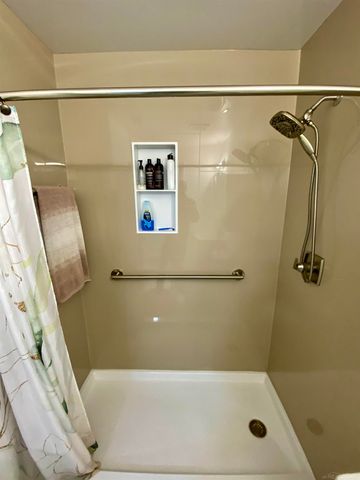 17436 Utica Oaks Lane, Roseville, MI 48066