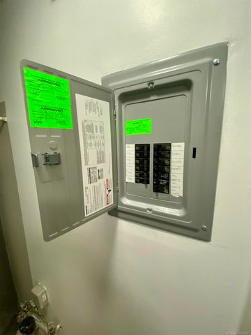 17436 Utica Oaks Lane, Roseville, MI 48066