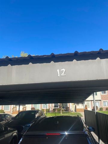 17436 Utica Oaks Lane, Roseville, MI 48066