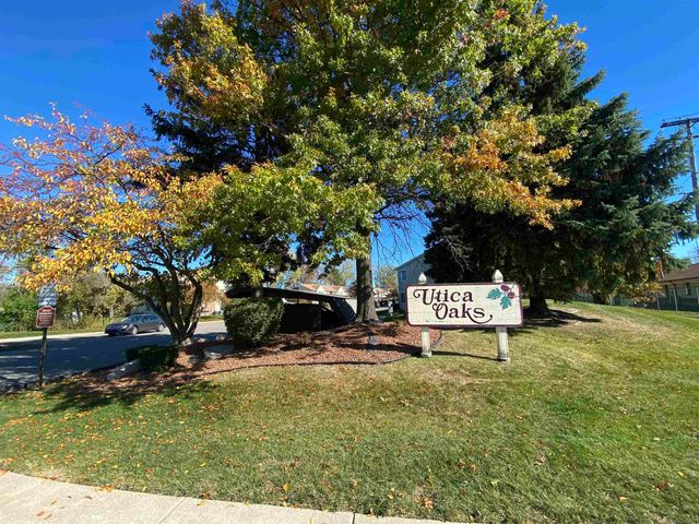 17436 Utica Oaks Lane, Roseville, MI 48066