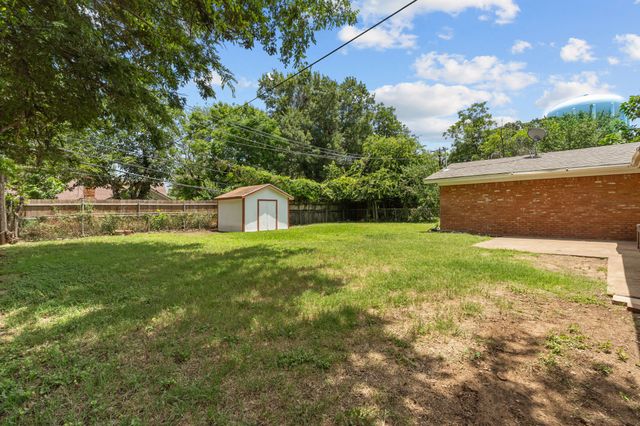 1021 Blue Lake Drive, Fort Worth, TX 76103