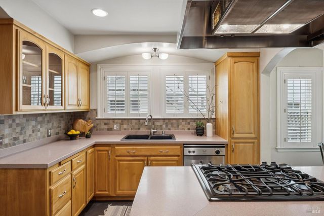 909 Slater St, Santa Rosa, CA 95404