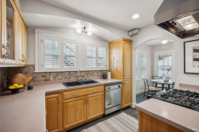 909 Slater St, Santa Rosa, CA 95404