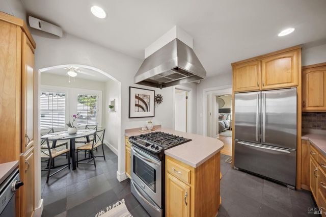 909 Slater St, Santa Rosa, CA 95404