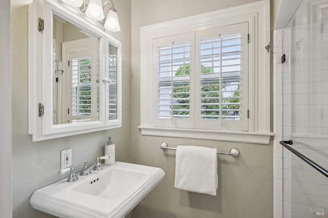 909 Slater St, Santa Rosa, CA 95404