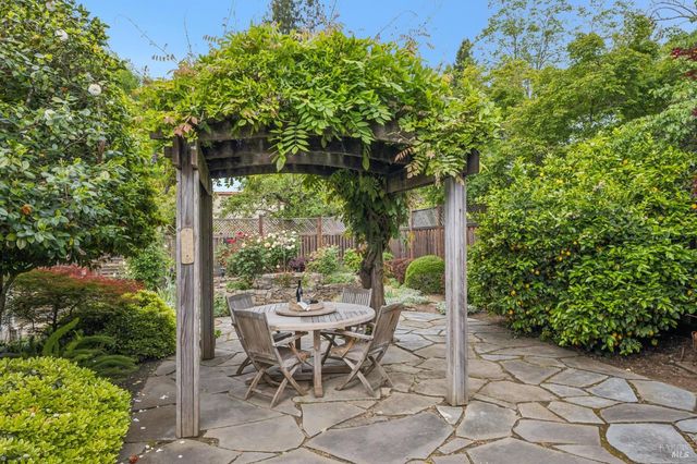 909 Slater St, Santa Rosa, CA 95404