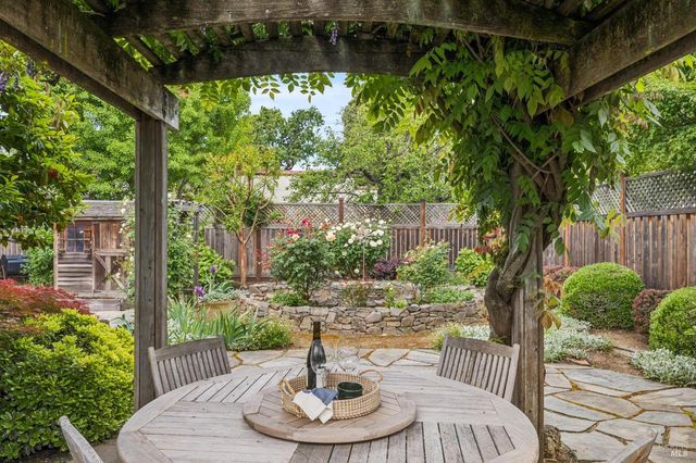 909 Slater St, Santa Rosa, CA 95404