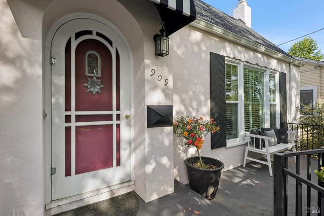 909 Slater St, Santa Rosa, CA 95404